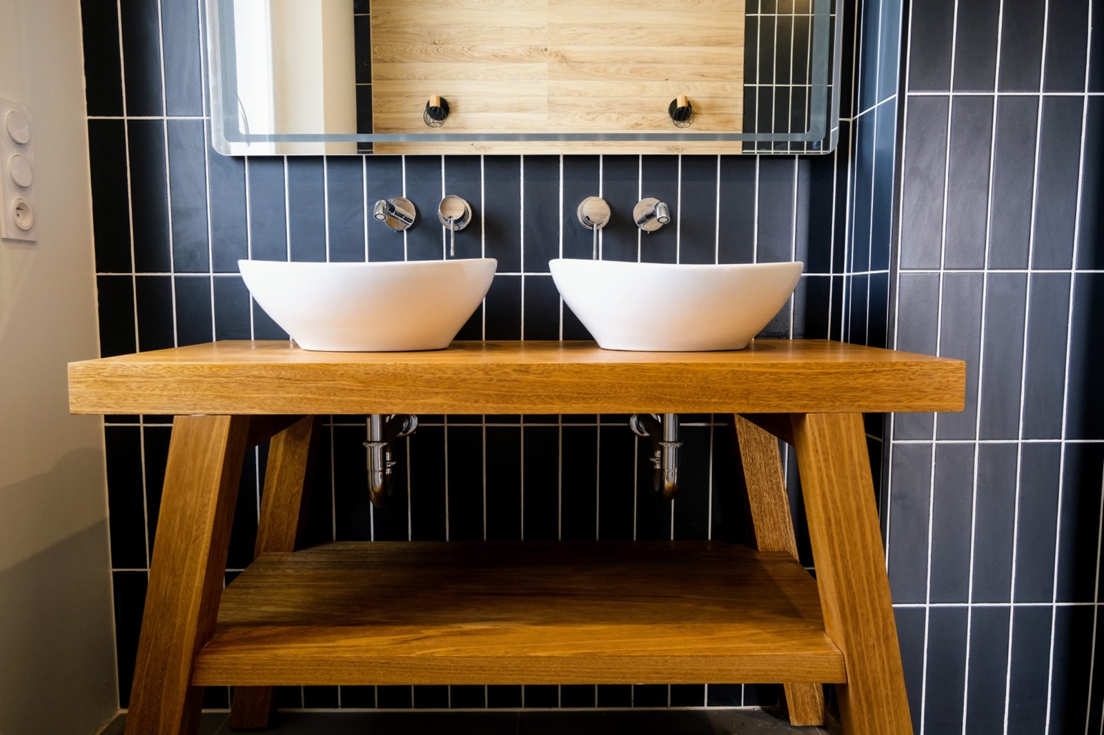Meuble salle de bains en chêne massif avec vasques